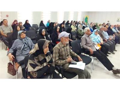برگزاری همایش پیشگیری از پوکی استخوان و غربالگری سرطان سینه در خانه امید شهر همدان
